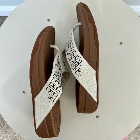 Fitflop Surfa White Floral Lattice Leather Flip Flop Sandals Size 8 NWT - Picture 6 of 7